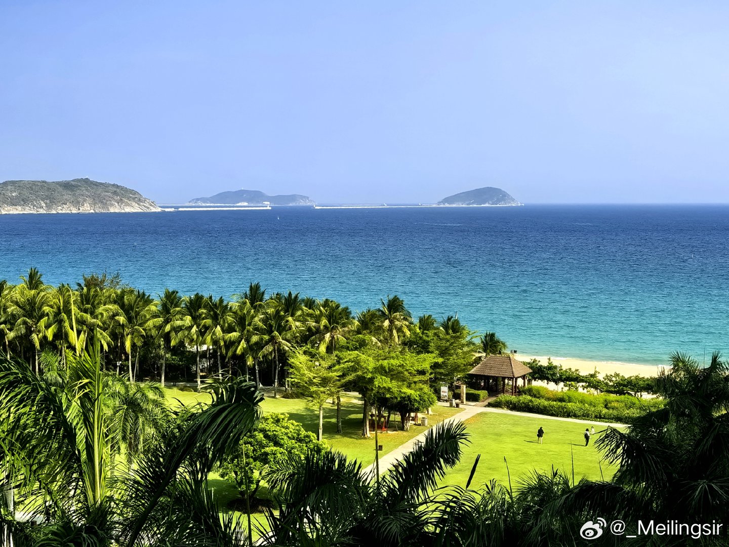 椰风海韵，海南椰林风情画卷