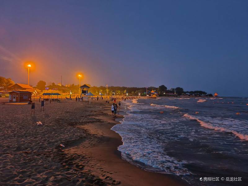 秦皇岛阳光海岸,演员海边排练演绎海浪风情